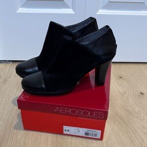 AEROSOLES Commentary Black Stack Heel Ankle Boots Size 8.5M - NEW